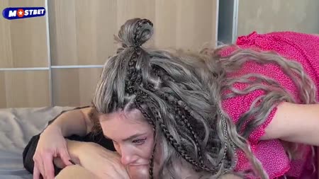 Жена с отпадной прической снимает смачную оргию